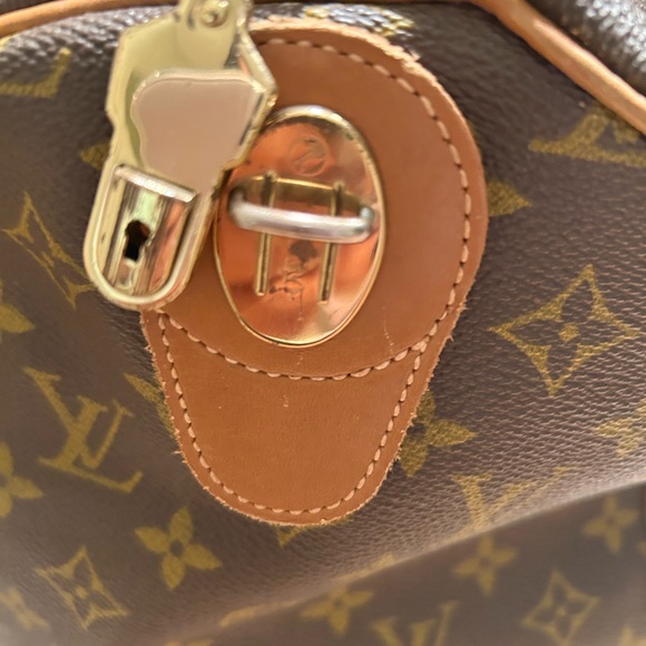 Incredibly RARE collector’s Louis Vuitton Monogram Keepall 50 - Picture 3 of 7